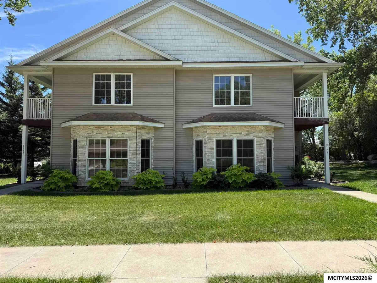 2175 Hunters Ridge, Mason City, IA 50401 - #1