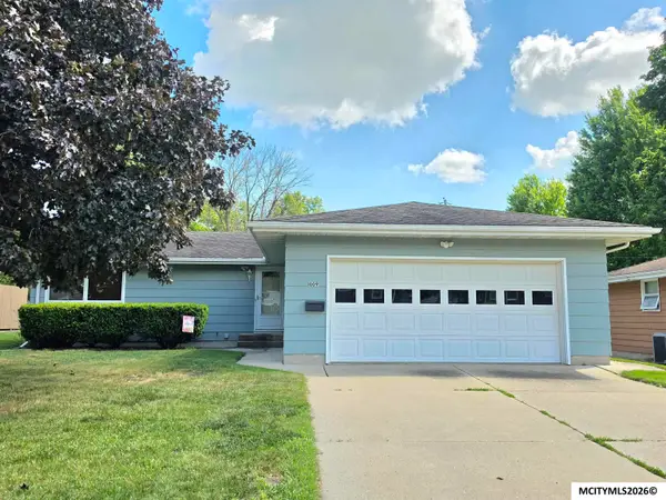 1009 Manor Dr, MASON CITY, IA 50401