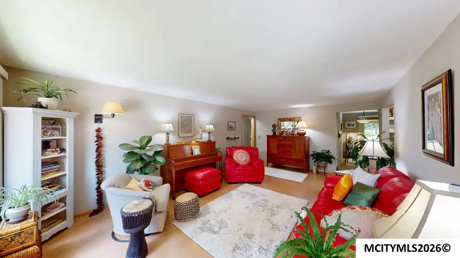 128 S Hampshire Pl, Mason City, IA 50401 - #2