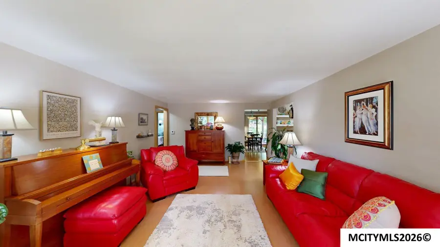 128 S Hampshire Pl, Mason City, IA 50401 - #3