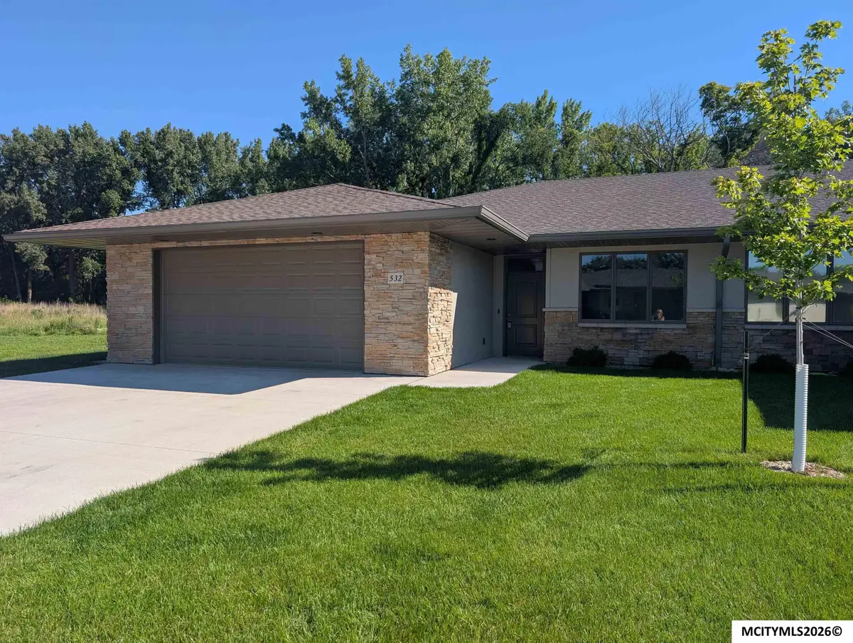 532 River Bend CT, Mason City, IA 50401 - #1