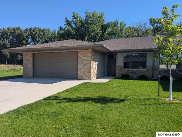 532 River Bend CT, MASON CITY, IA 50401