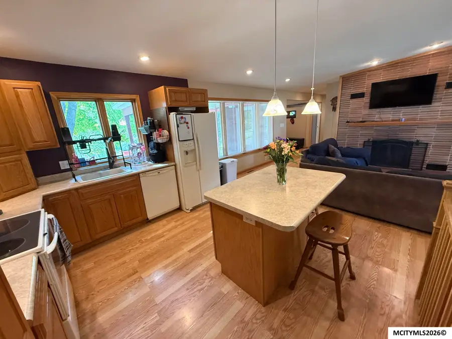 635 N 8th St, Forest City, IA 50436 - #3
