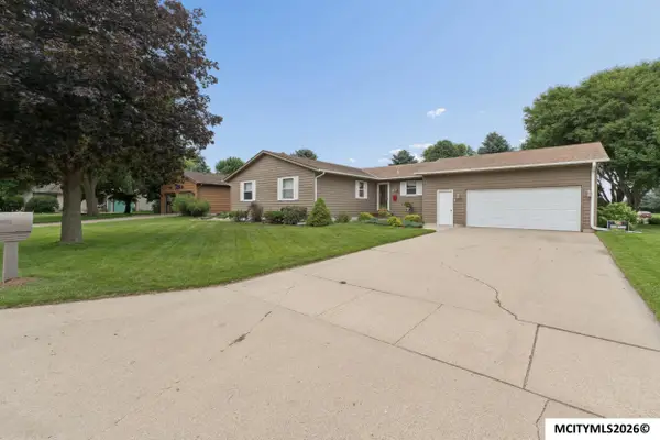 25 Charlestown Sq, MASON CITY, IA 50401