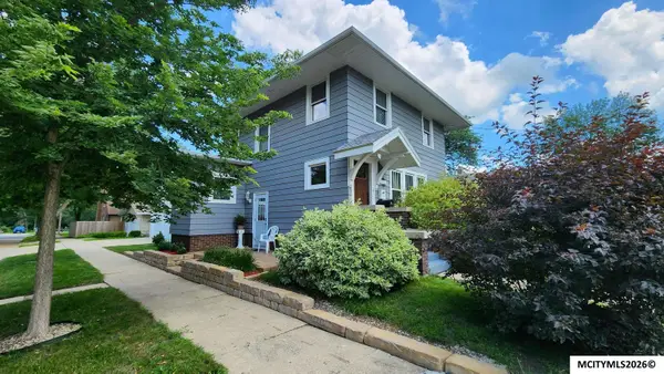 864 3rd NW, MASON CITY, IA 50401