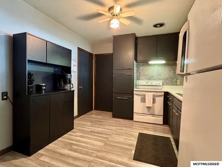 153 Sunny Circle, Mason City, IA 50401 - #2