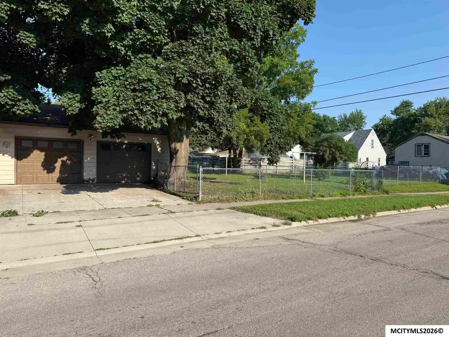 1534 N Rhode Island, Mason City, IA 50401 - #2