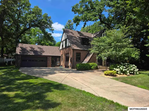 76 N Crescent Drive, MASON CITY, IA 50401