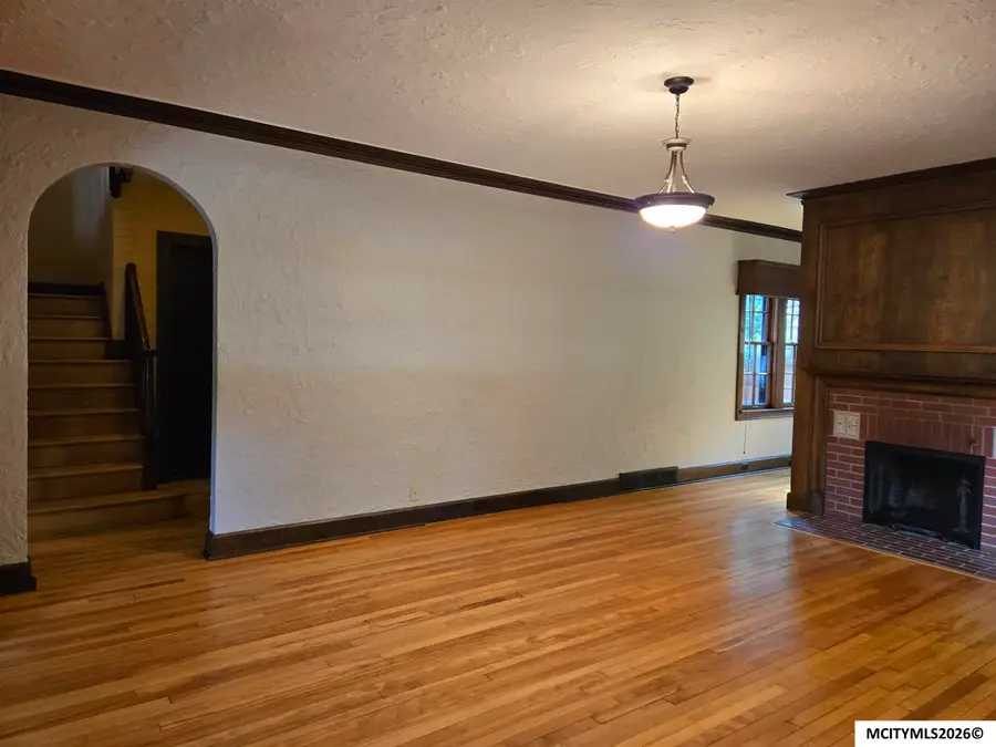 76 N Crescent Drive, Mason City, IA 50401 - #2