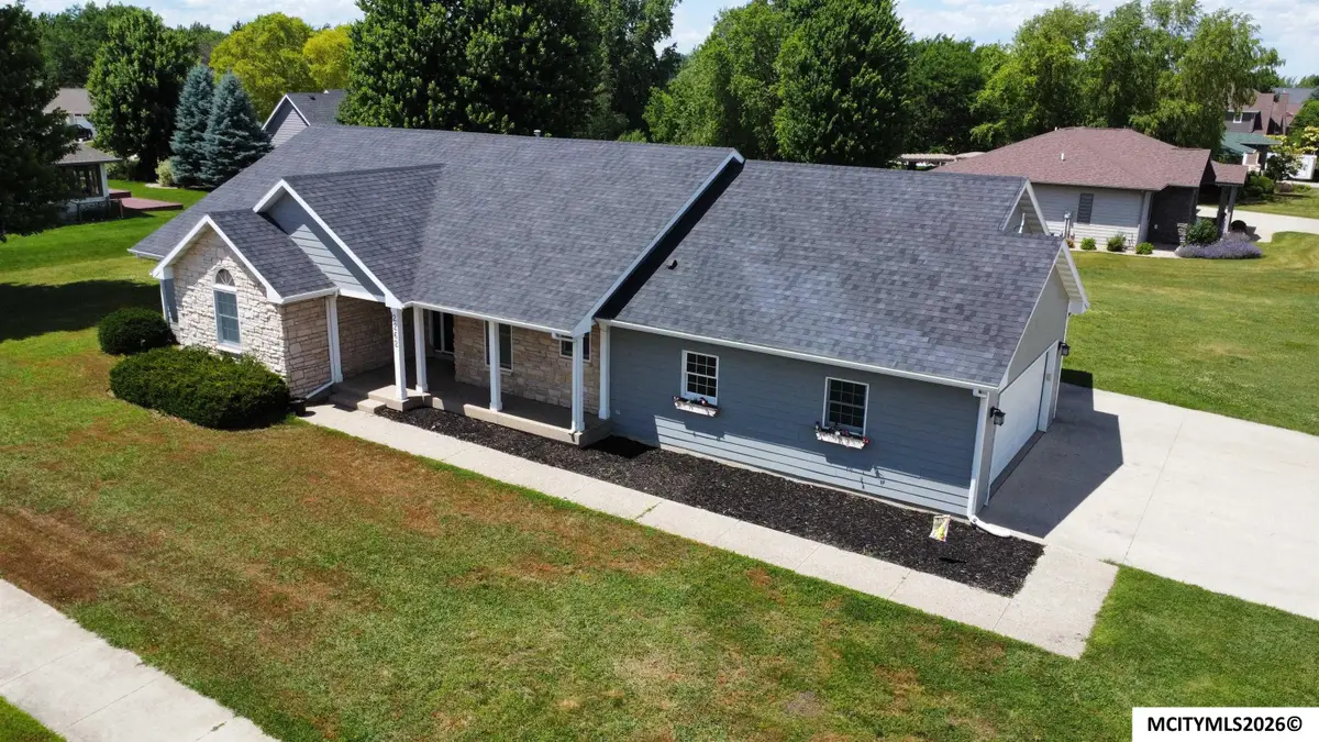 2262 W State St, Mason City, IA 50401 - #1