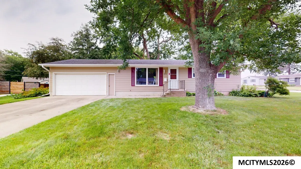 1076 Park Lane, Mason City, IA 50401 - #1