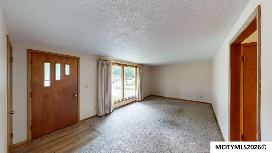 1076 Park Lane, Mason City, IA 50401 - #3
