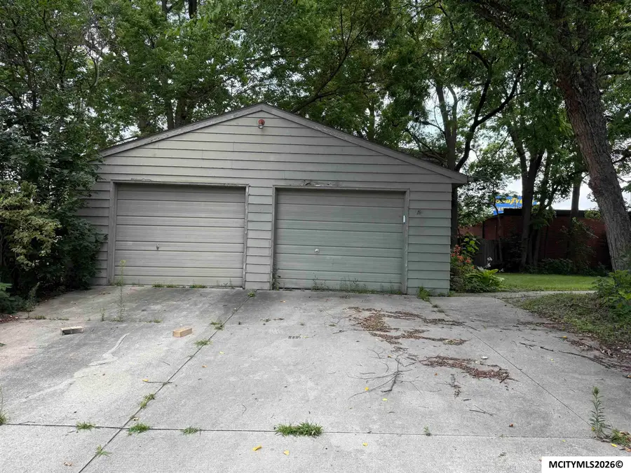 214 1st St NW, Mason City, IA 50401 - #2