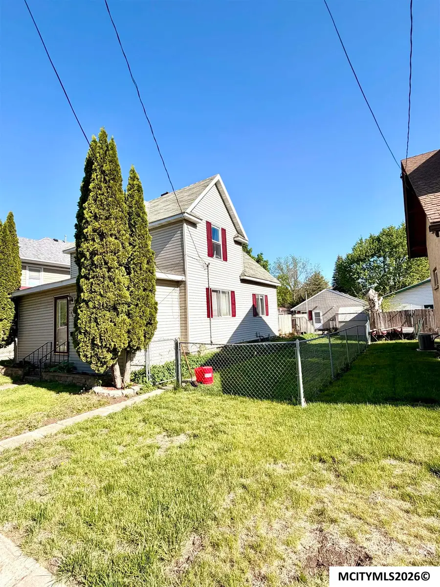 212 12th NW, Mason City, IA 50401 - #3