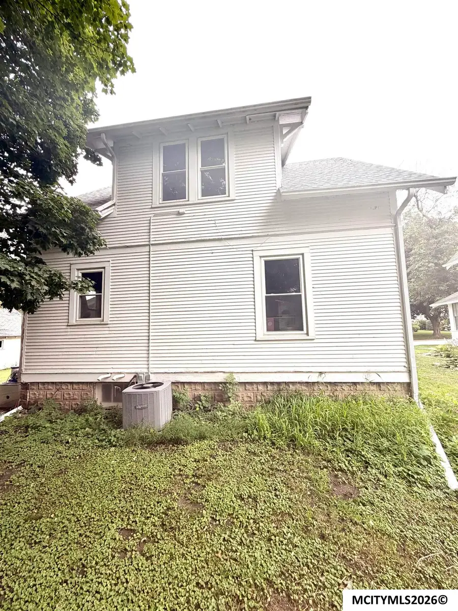 809 N 9th St, Mason City, IA 50401 - #3
