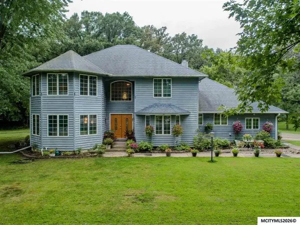 1 Twin Oak LN, MASON CITY, IA 50401