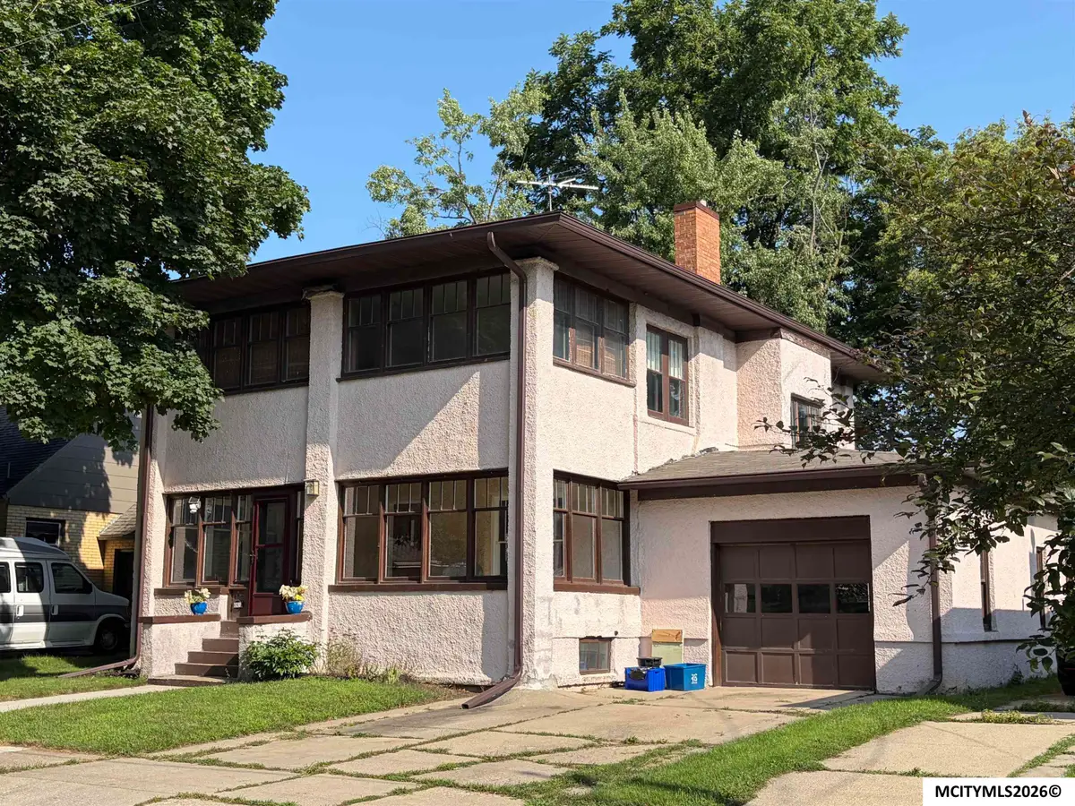 1030 2nd St NW, Mason City, IA 50401 - #1