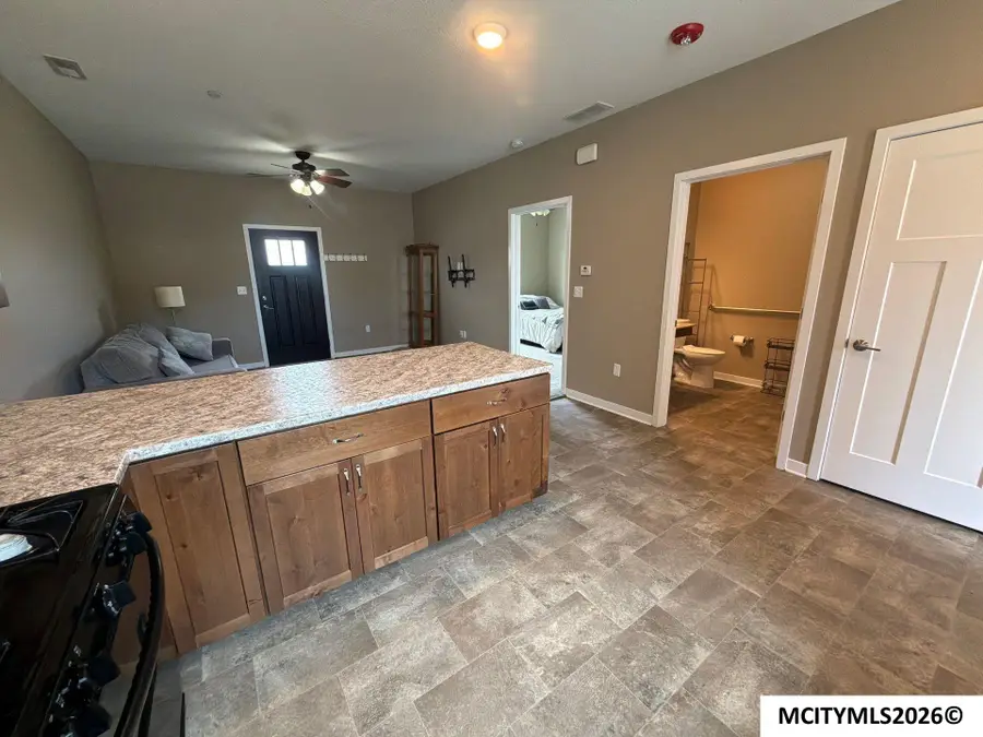 406 4th St SW, Mason City, IA 50401 - #3