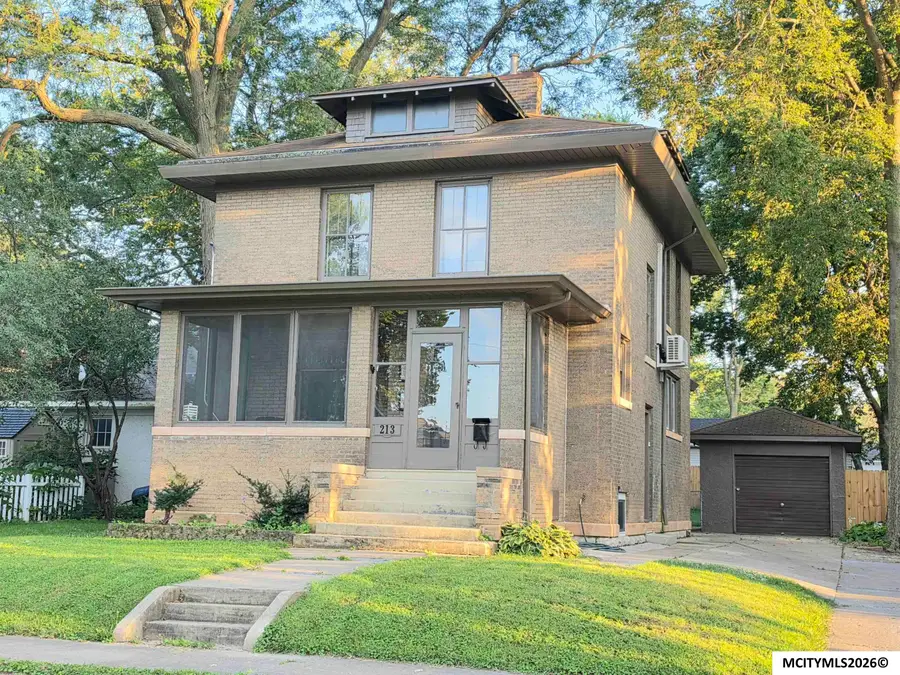 213 10th St NW, Mason City, IA 50401 - #2