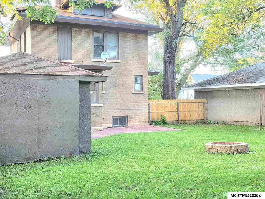 213 10th St NW, Mason City, IA 50401 - #3