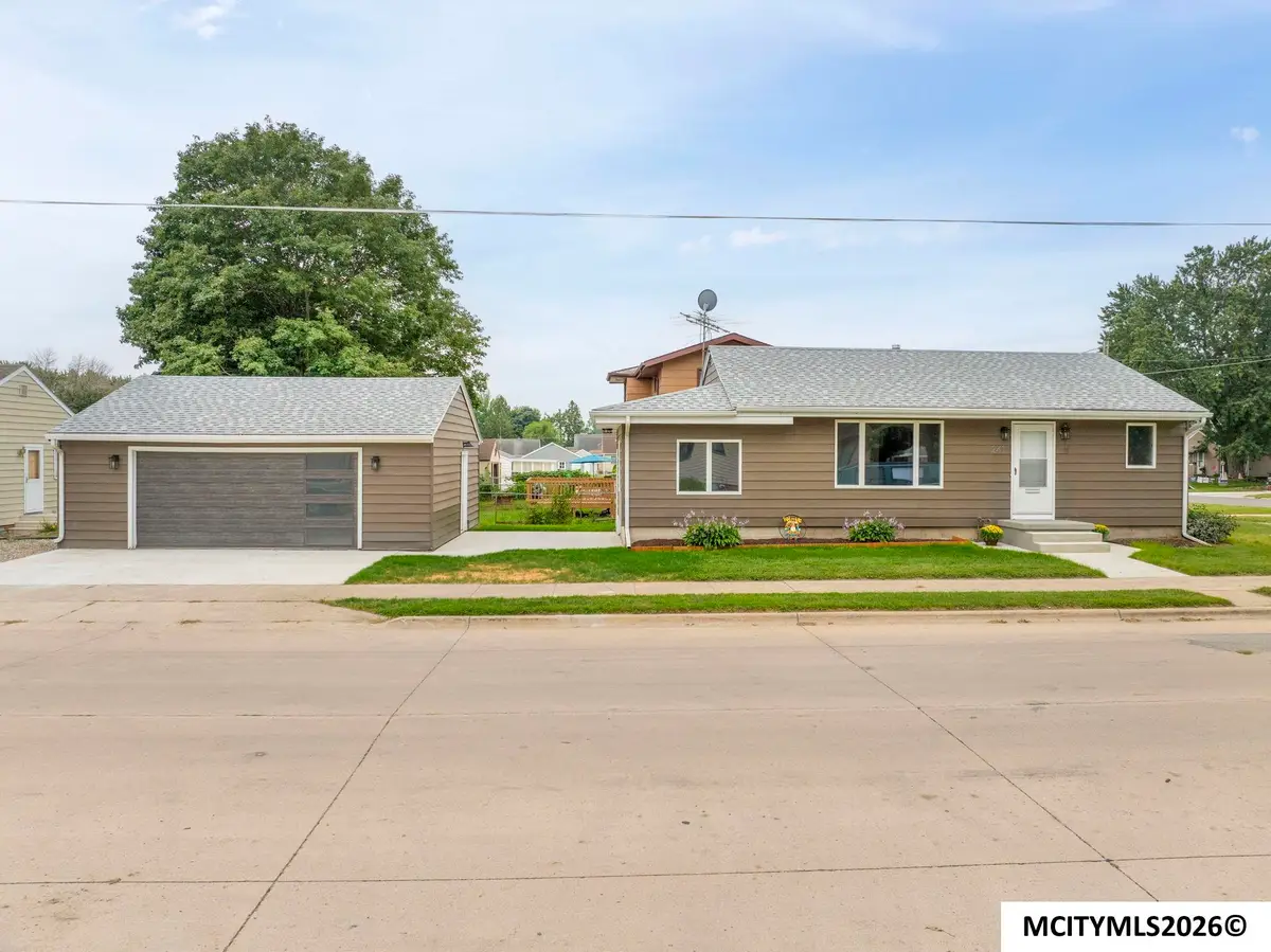 241 27th SW, Mason City, IA 50401 - #1