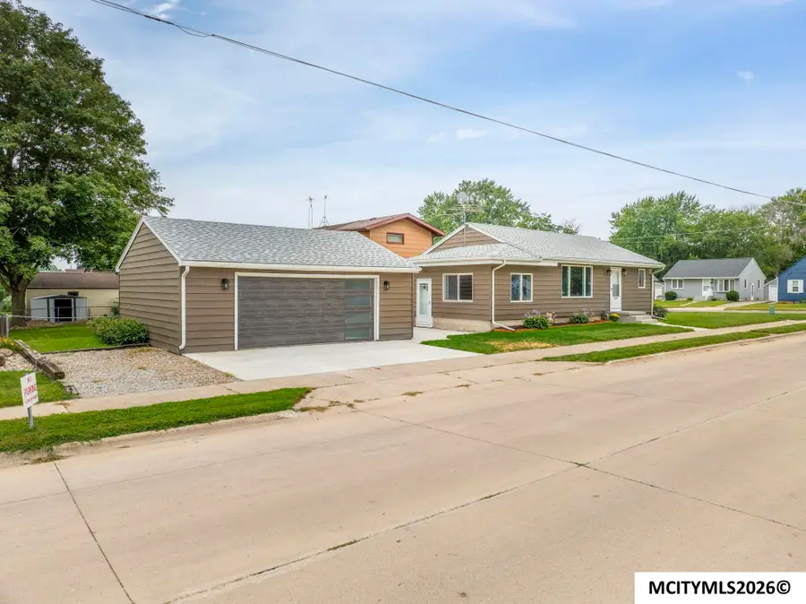 241 27th SW, Mason City, IA 50401 - #2