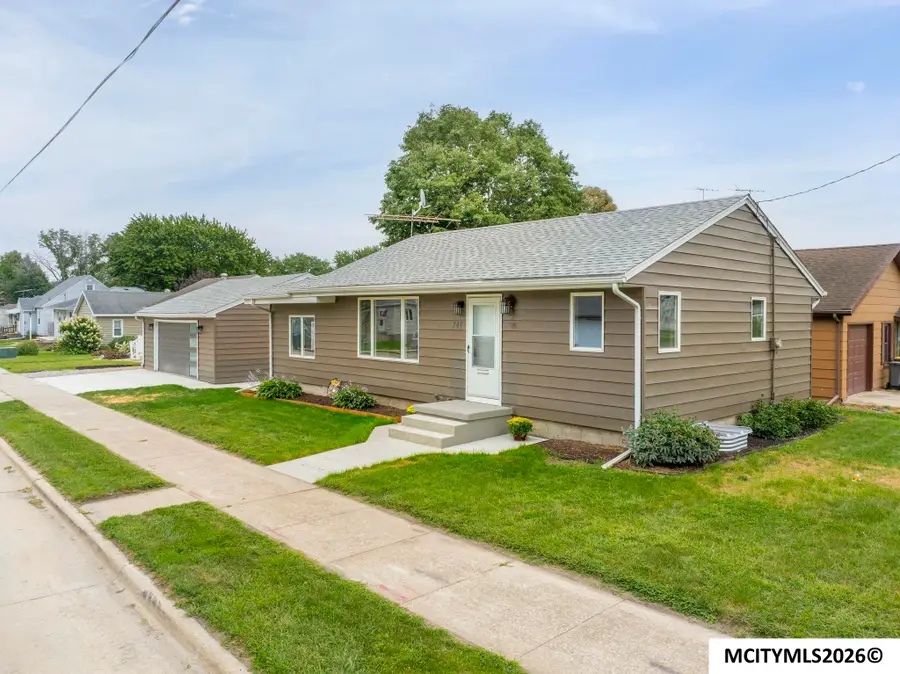 241 27th SW, Mason City, IA 50401 - #3