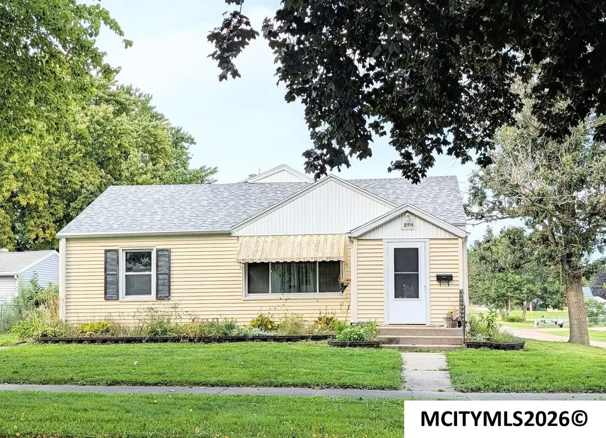 516 10th Str NW, Mason City, IA 50401 - #1