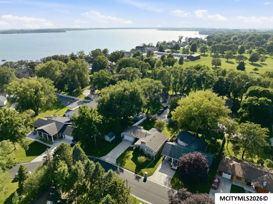 311 19th St W, Clear Lake, IA 50428 - #2