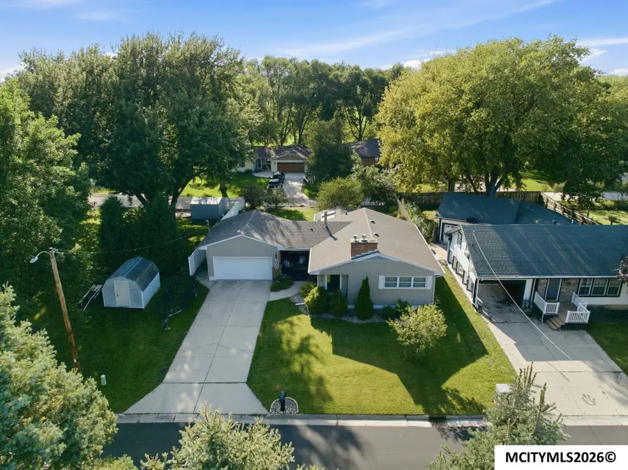 311 19th St W, Clear Lake, IA 50428 - #3