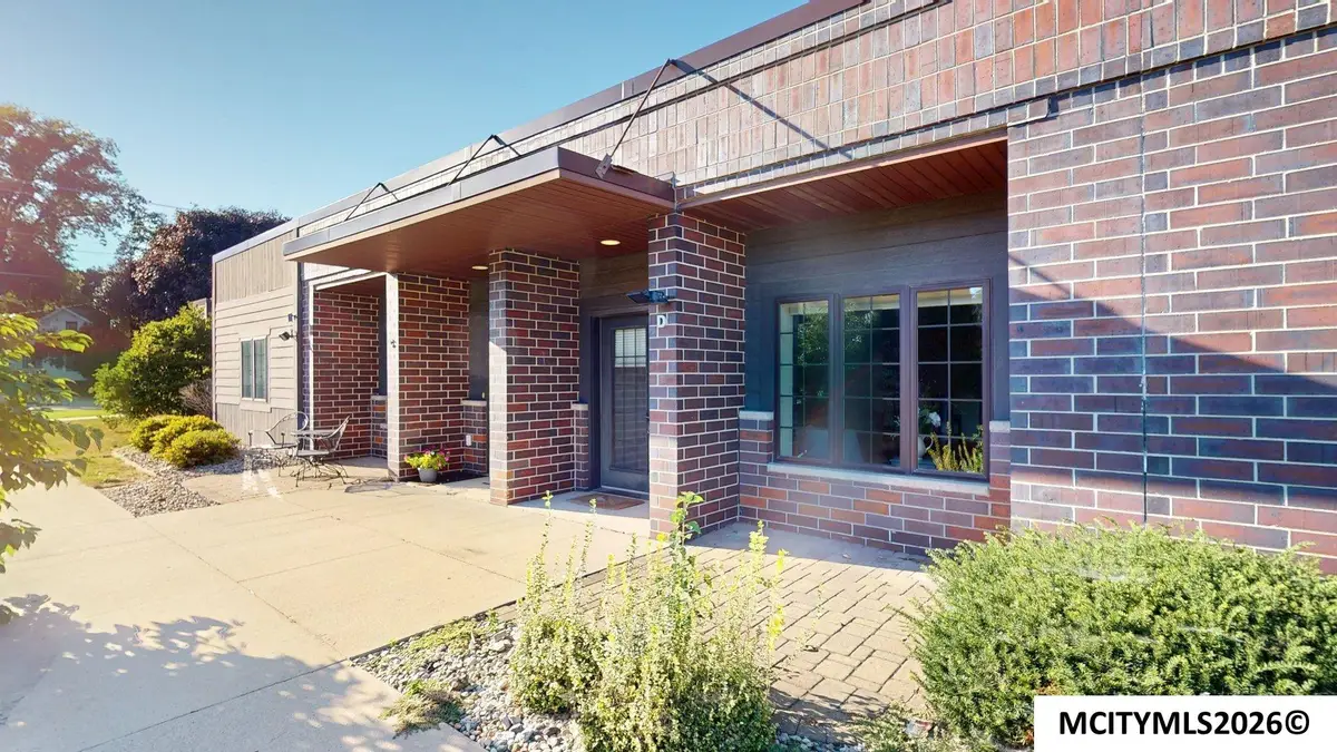 805 3rd Ave S, Clear Lake, IA 50428 - #1