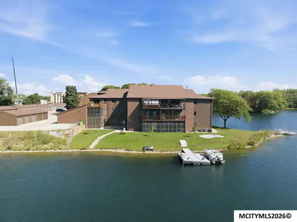 630 Briarstone Dr, MASON CITY, IA 50401