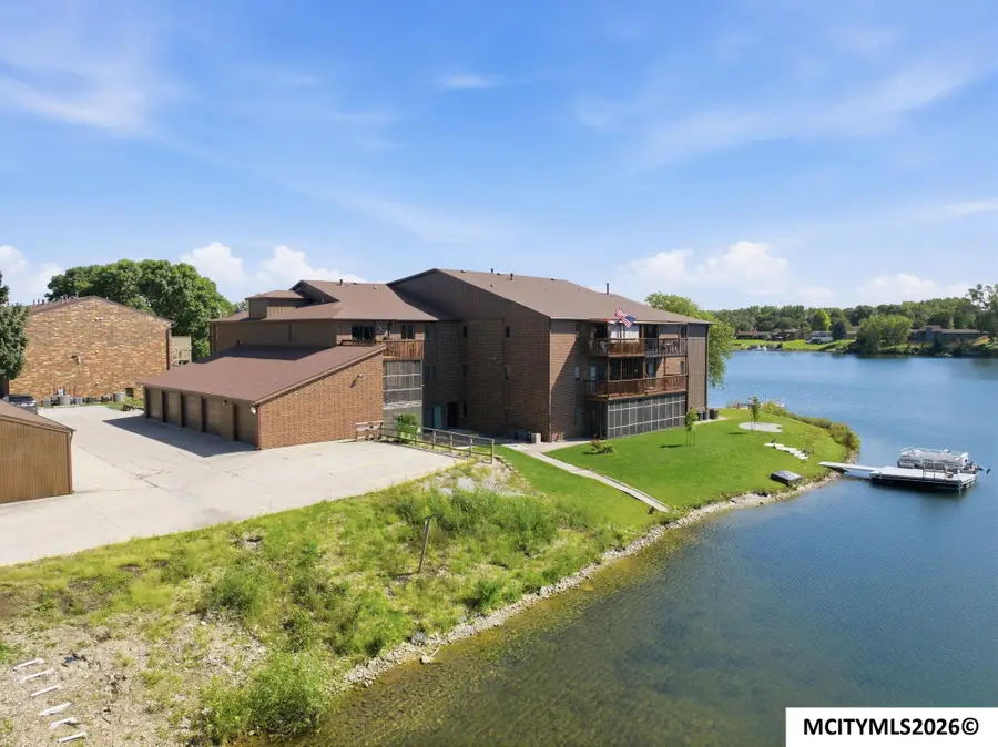 630 Briarstone Dr, Mason City, IA 50401 - #2