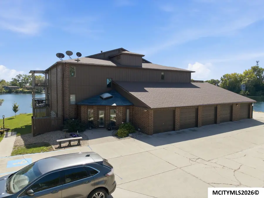 630 Briarstone Dr, Mason City, IA 50401 - #3
