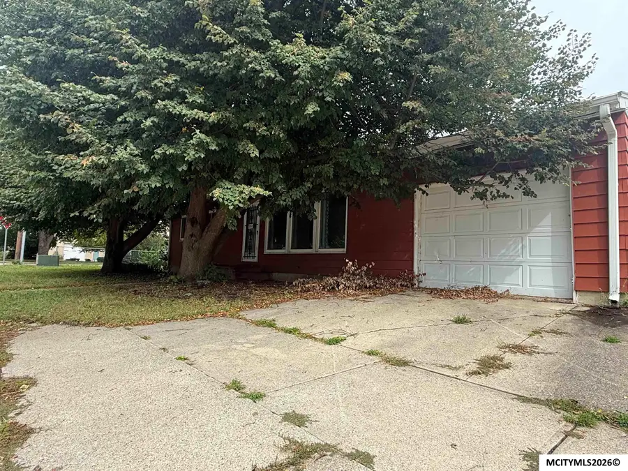 2705 S Adams Ave, Mason City, IA 50401 - #2