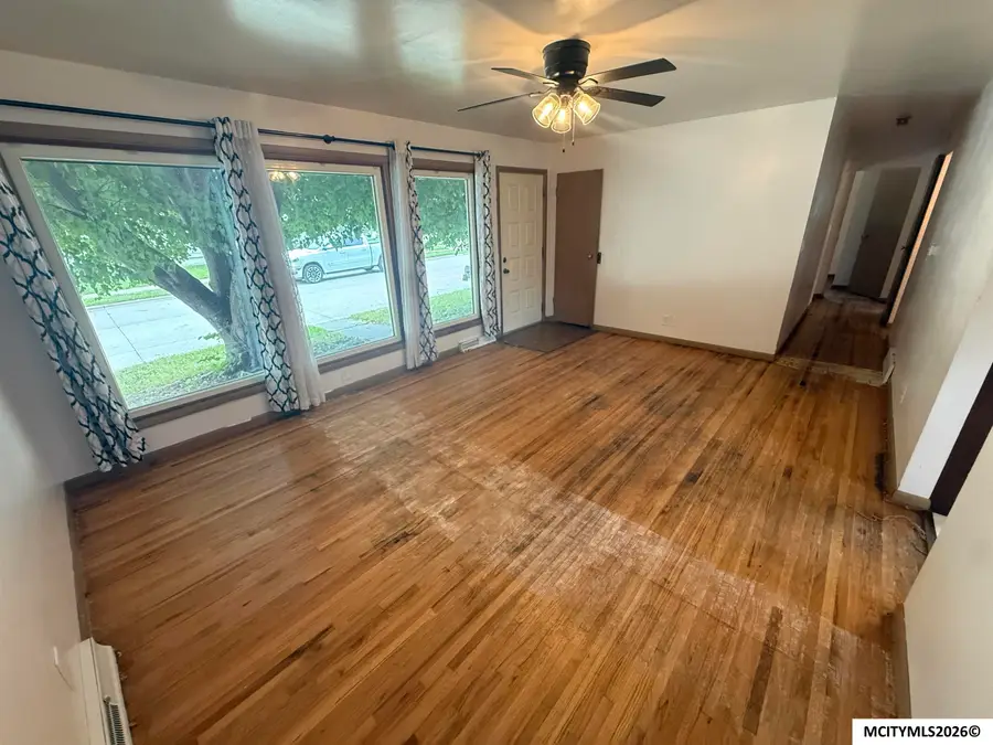 2705 S Adams Ave, Mason City, IA 50401 - #3
