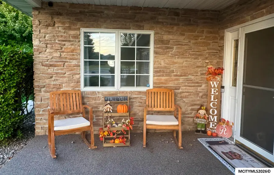2160 W State St, Mason City, IA 50401 - #2
