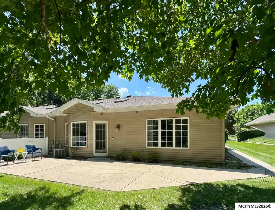 2160 W State St, Mason City, IA 50401 - #3