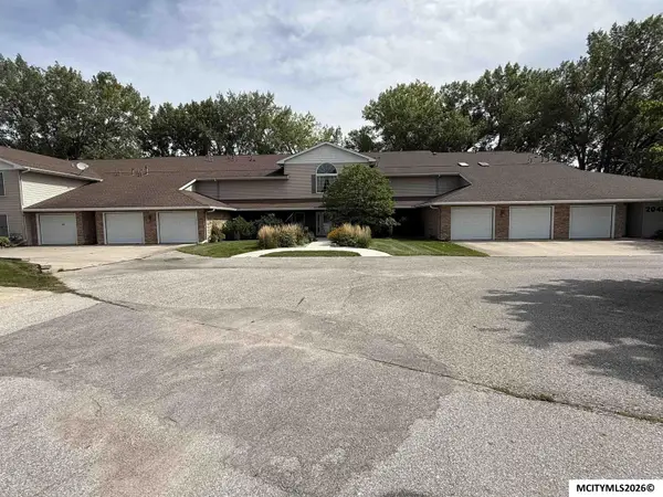 2047 Hunters Ridge, MASON CITY, IA 50401
