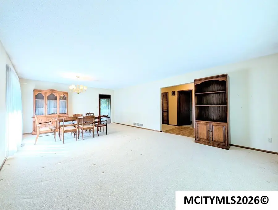 2 Quarry Rd, Mason City, IA 50401 - #2