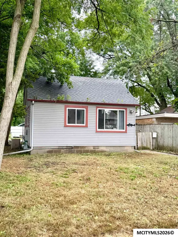 204 S 12th St, CLEAR LAKE, IA 50428