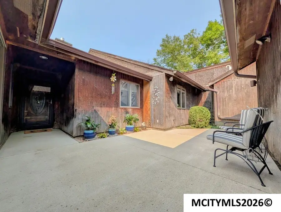 48 N Willowgreen Ct, Mason City, IA 50401 - #2