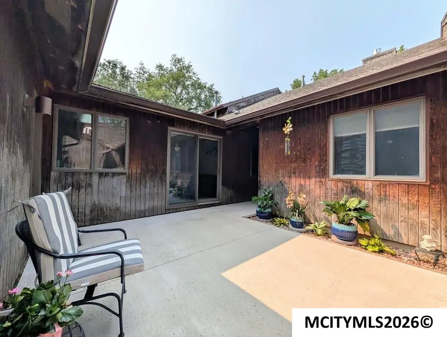 48 N Willowgreen Ct, Mason City, IA 50401 - #3