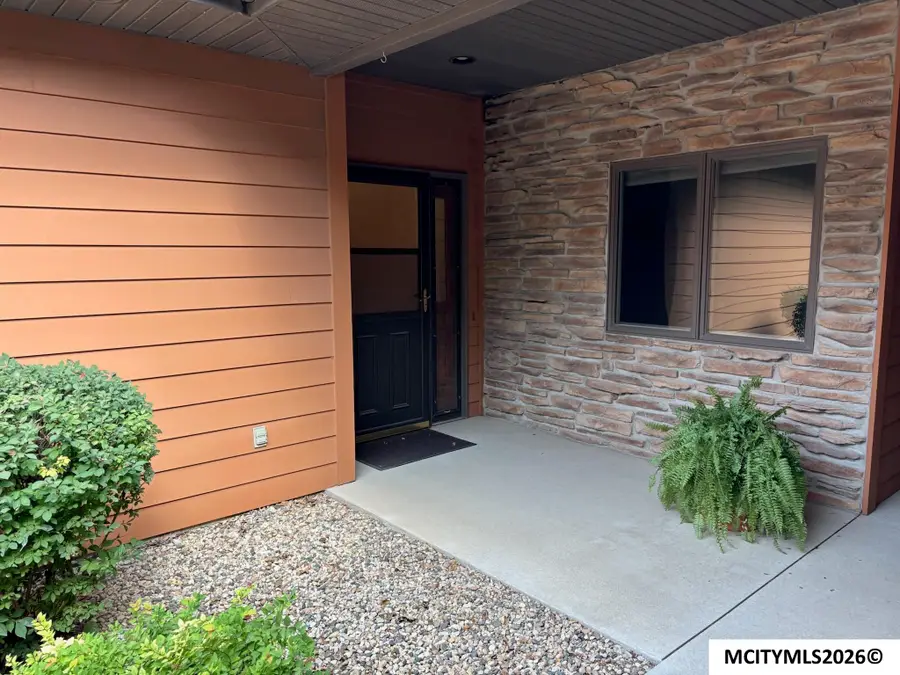335 S Pennsylvania Ave, Mason City, IA 50401 - #2