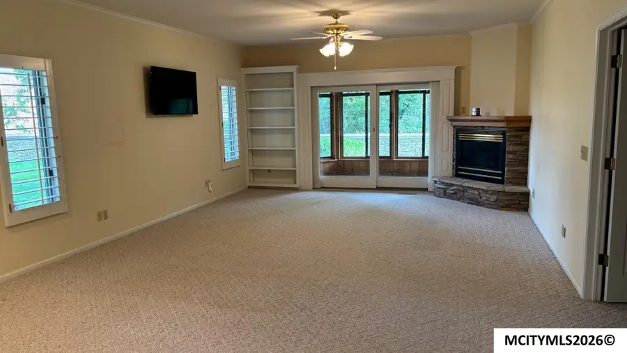 335 S Pennsylvania Ave, Mason City, IA 50401 - #3