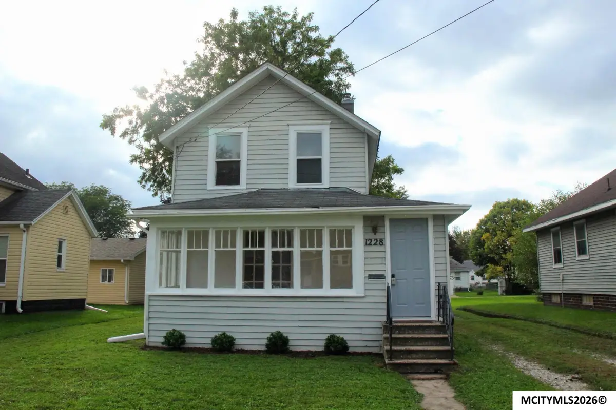1228 N Madison, Mason City, IA 50401 - #1