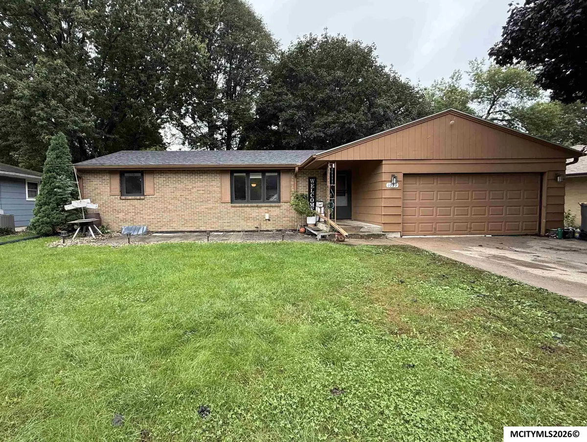 1039 Park Ln, Mason City, IA 50401 - #1