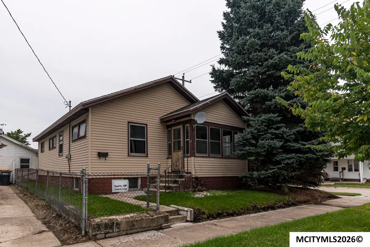 24 16th NE, Mason City, IA 50401 - #1