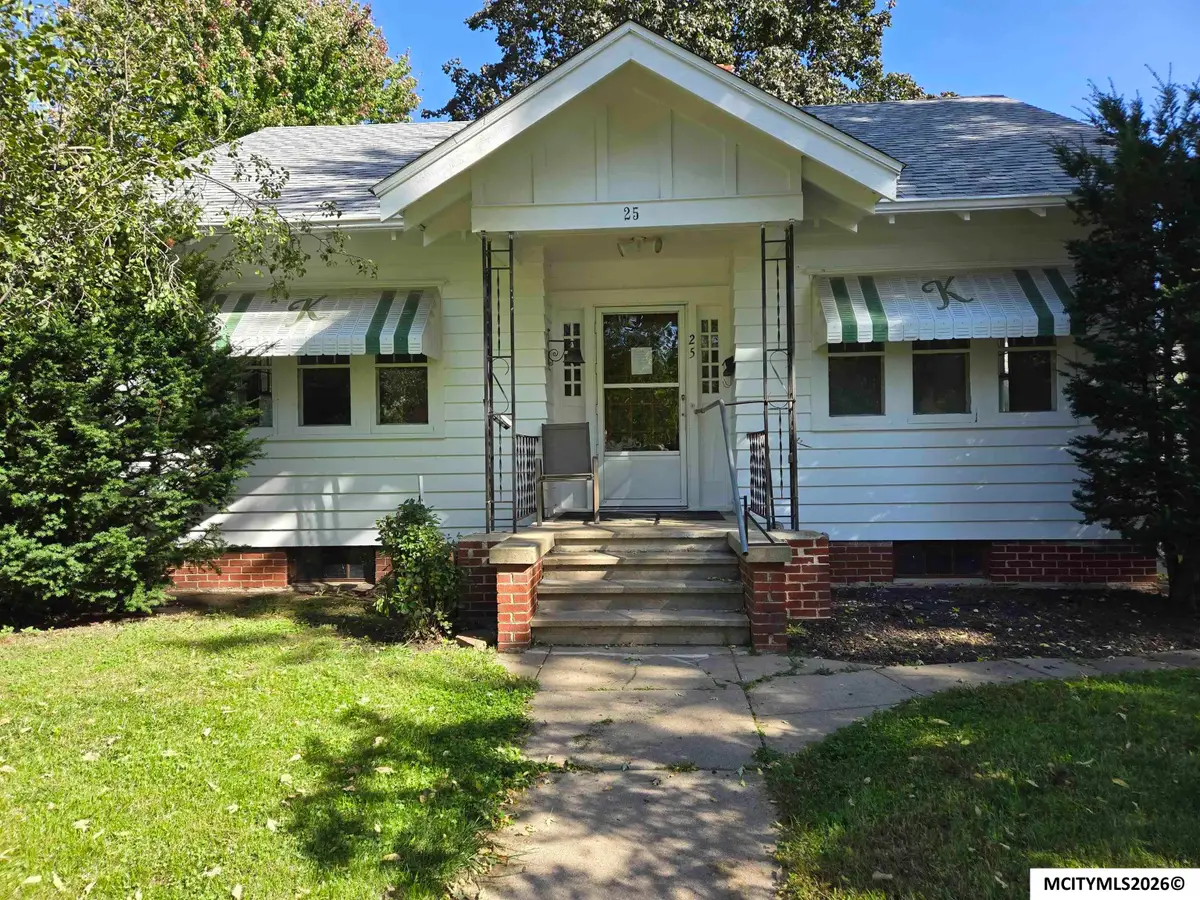 25 S Vermont Avenue, Mason City, IA 50401 - #1