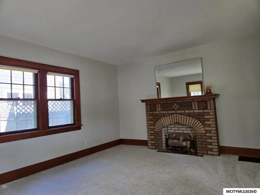 25 S Vermont Avenue, Mason City, IA 50401 - #2